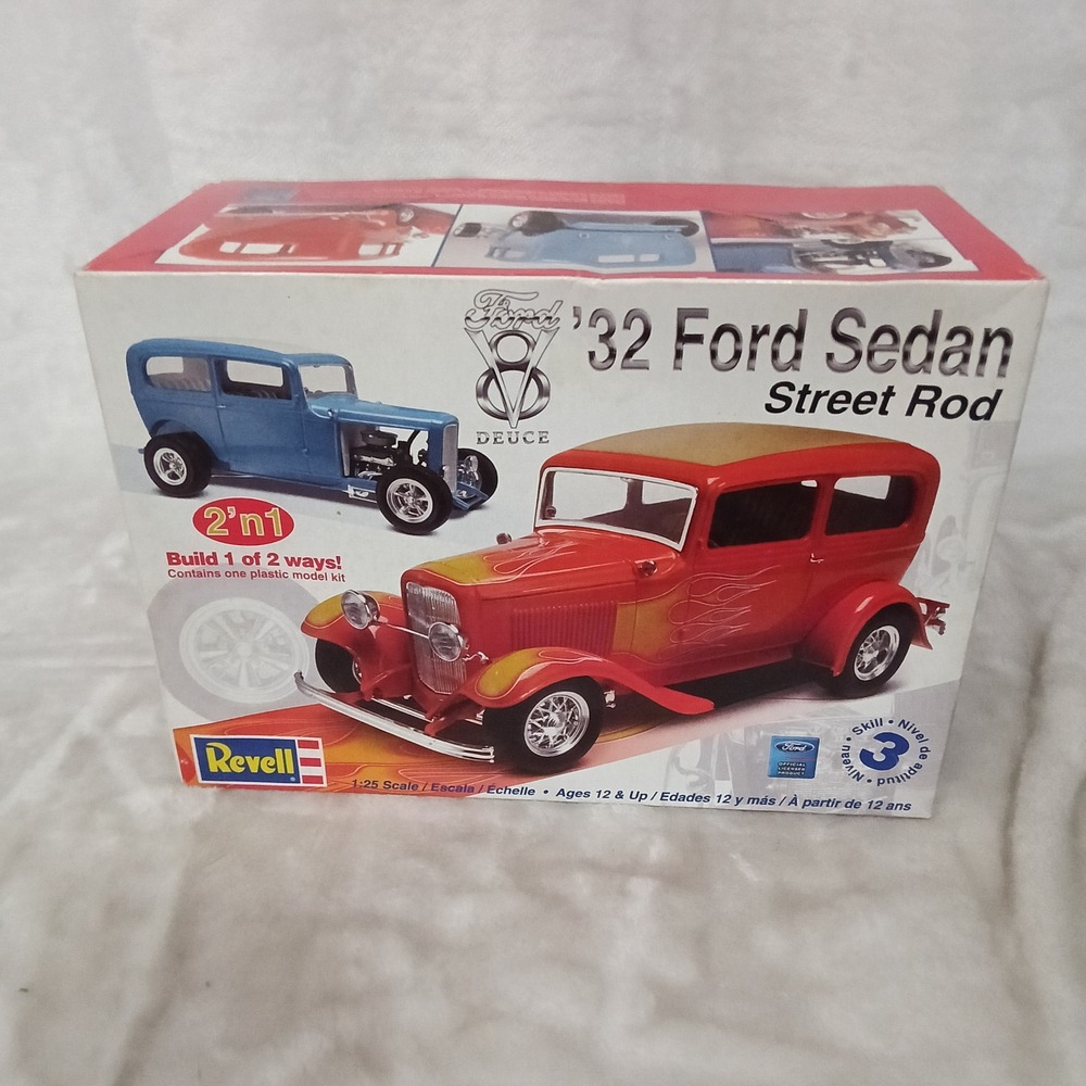 Revell 32 Ford Sedan Street Rod 2-in-1 Model Kit 1:25 Scale 85-2062 Skill 3